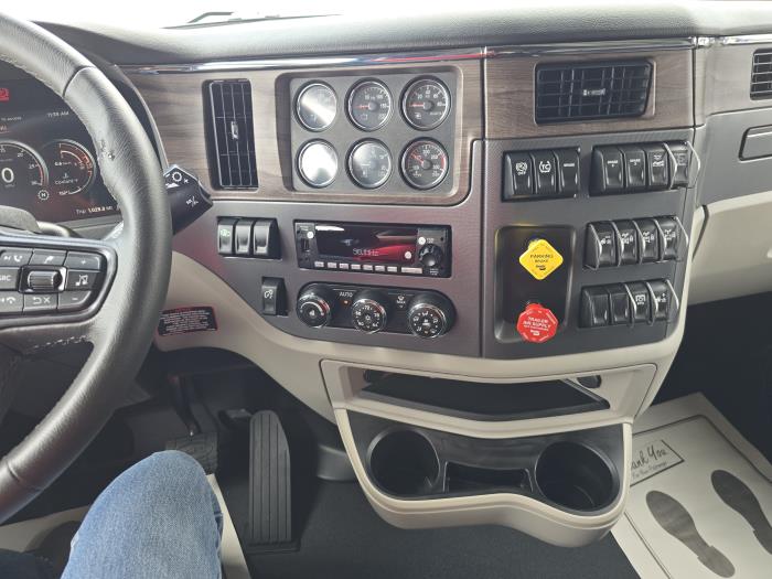 2027 Peterbilt 579-21
