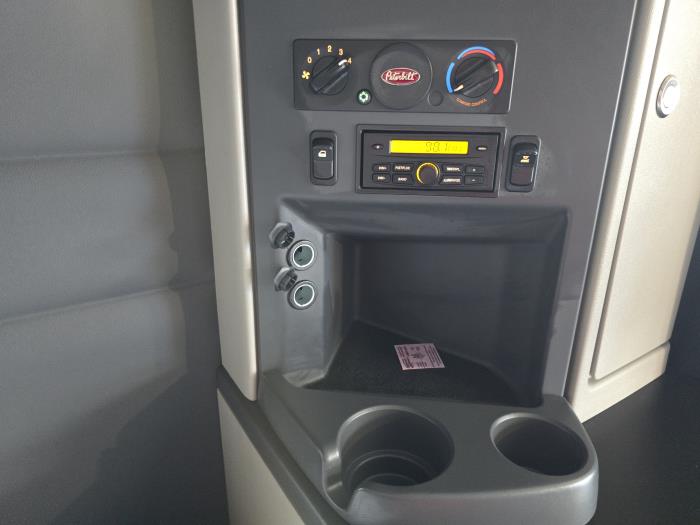 2027 Peterbilt 579-17