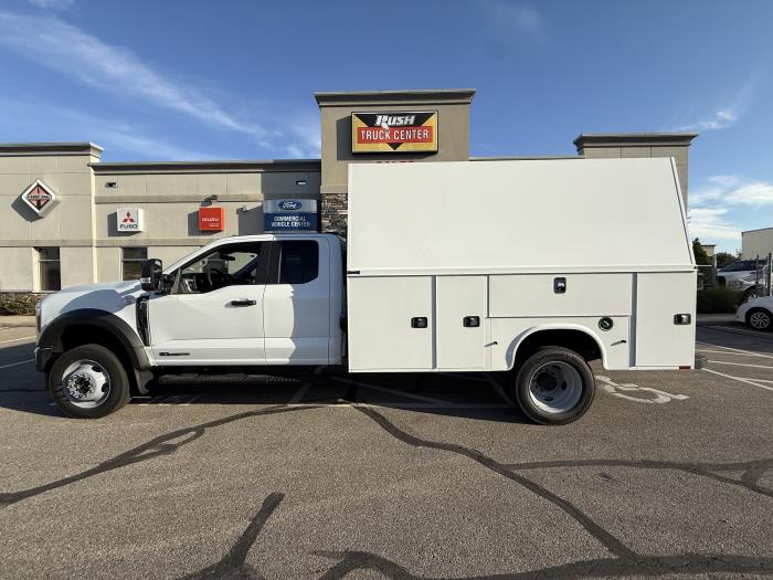 2027 Ford F-550-8