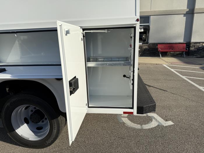 2027 Ford F-550-13