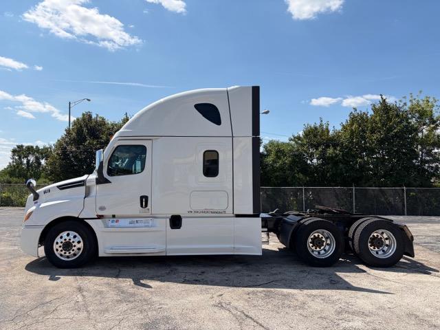 2022 Freightliner Cascadia-1