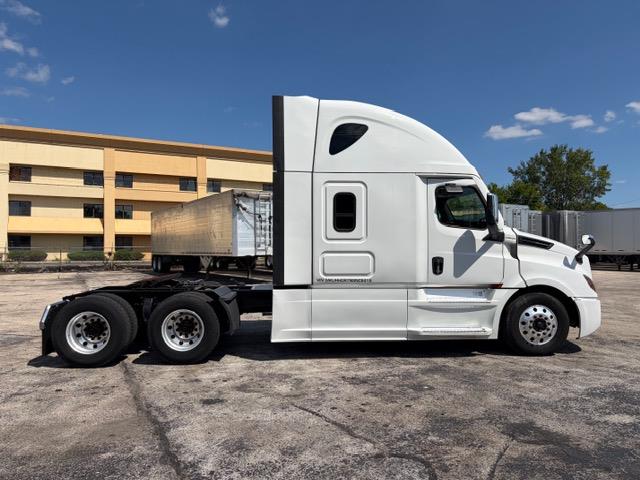 2022 Freightliner Cascadia-7