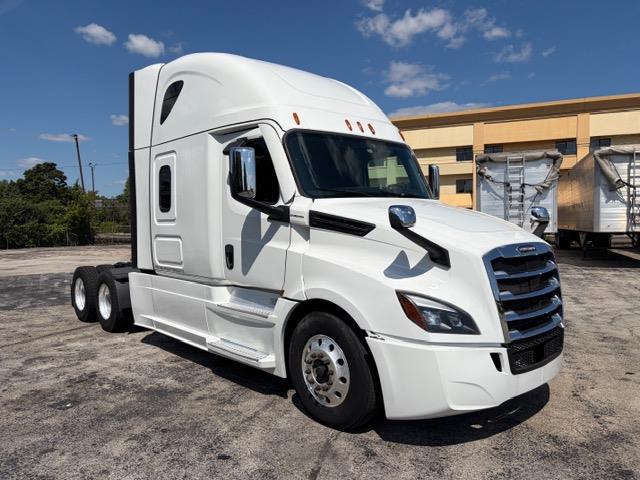 2022 Freightliner Cascadia-8