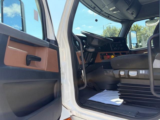 2022 Freightliner Cascadia-13