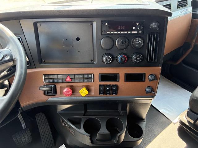 2022 Freightliner Cascadia-18
