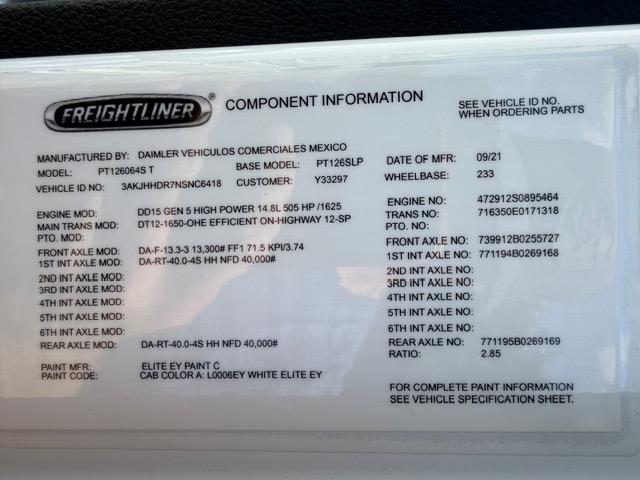 2022 Freightliner Cascadia-25