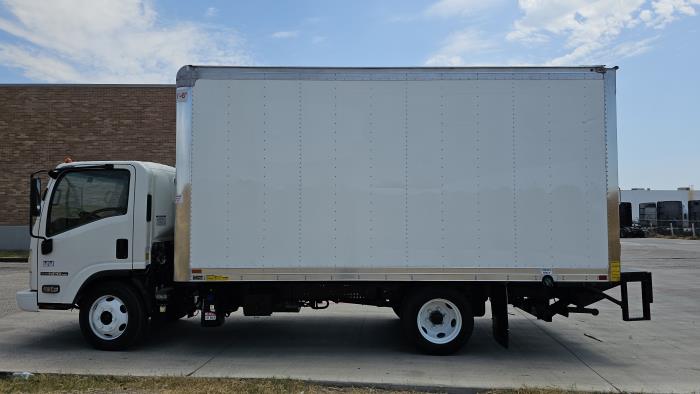 2022 Isuzu NPR-XD-6