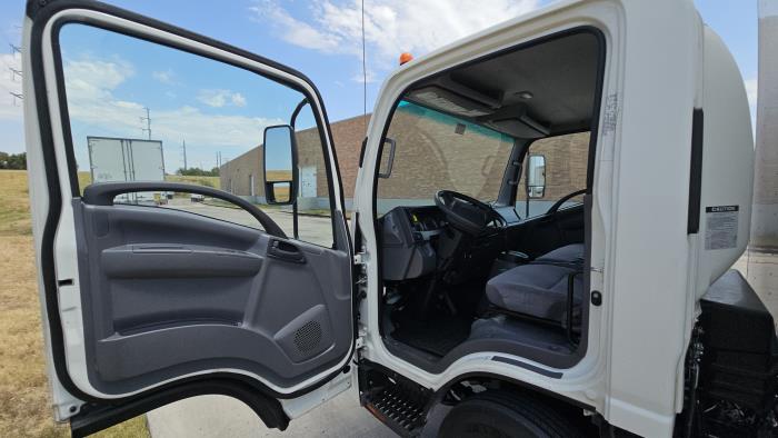 2022 Isuzu NPR-XD-18
