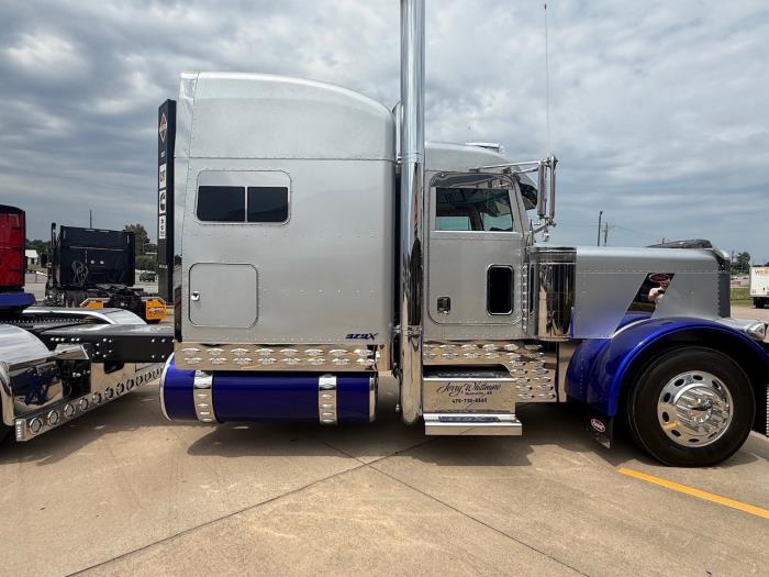 2004 Peterbilt 379 X-18