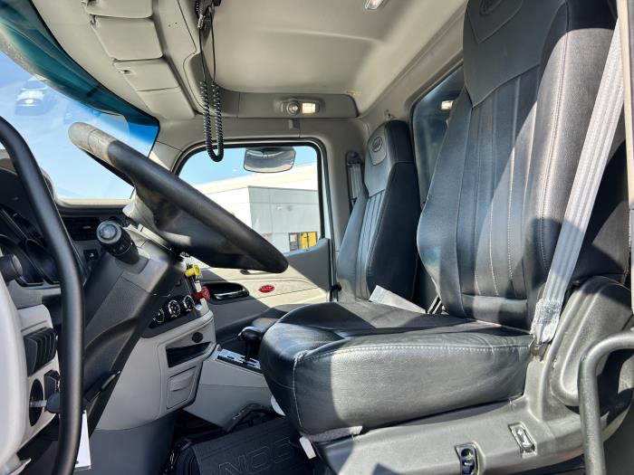 2022 Peterbilt 567-32