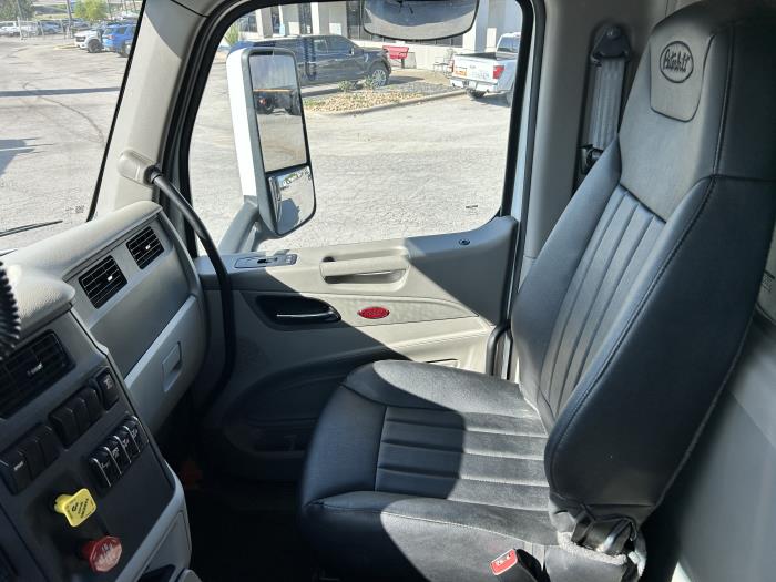 2022 Peterbilt 567-37