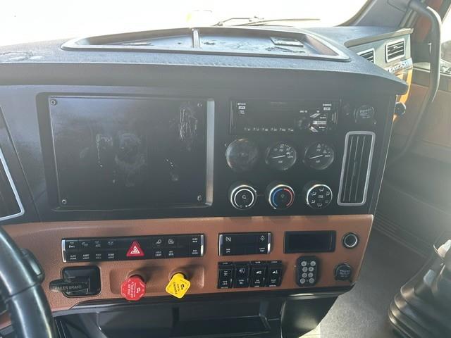 2021 Freightliner Cascadia-1