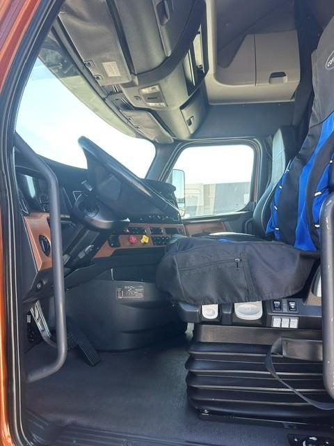 2021 Freightliner Cascadia-2