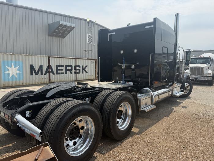 2027 Peterbilt 589-4