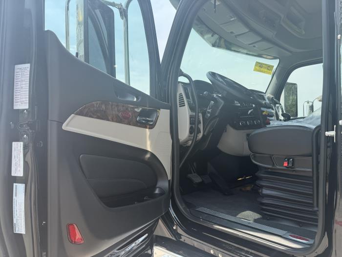 2027 Peterbilt 589-8