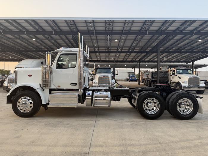 2027 Peterbilt 589-3