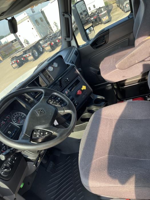 2022 International LT625-13