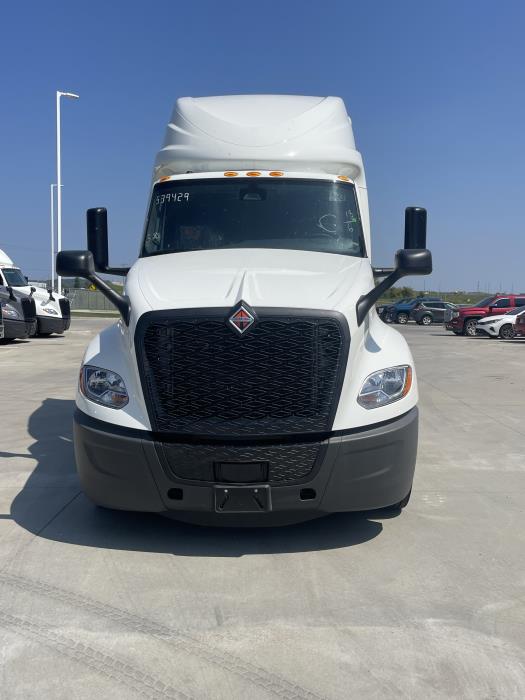 2027 International LT — photo 4