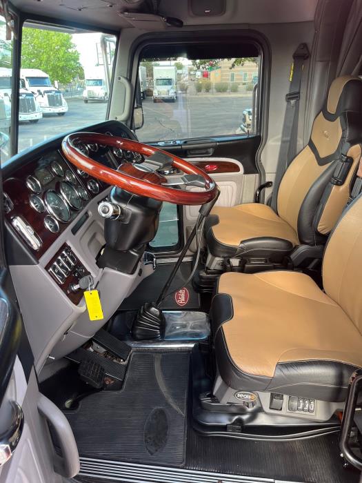 2020 Peterbilt 389-15