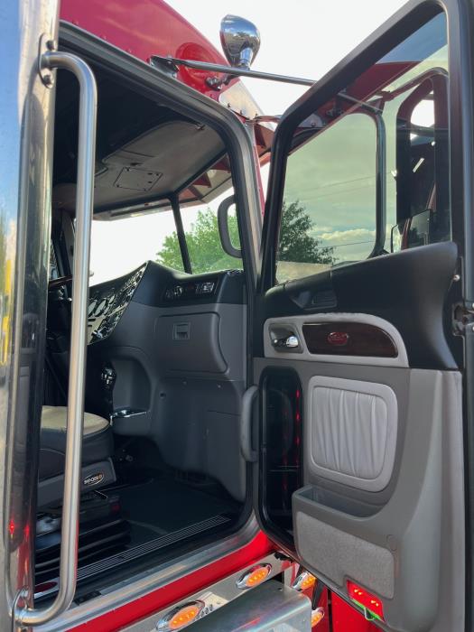 2020 Peterbilt 389-16