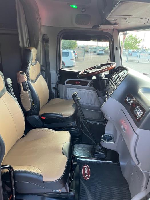 2020 Peterbilt 389-17