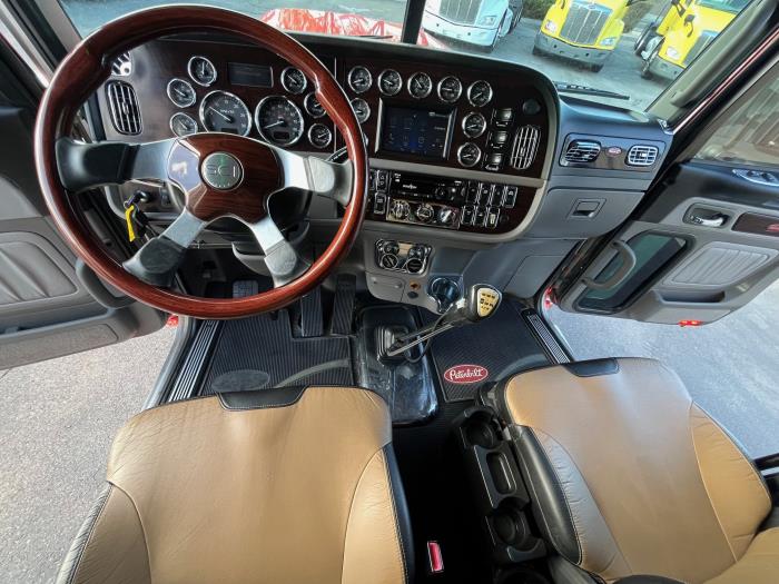 2020 Peterbilt 389-18