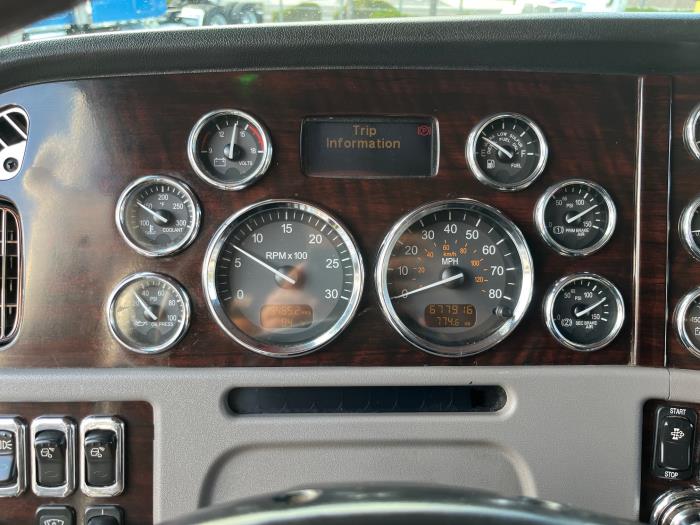 2020 Peterbilt 389-21