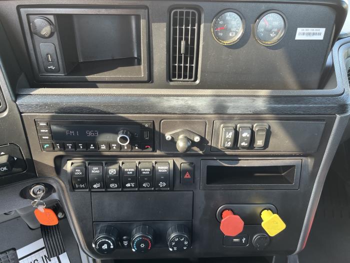 2021 International LT625-14