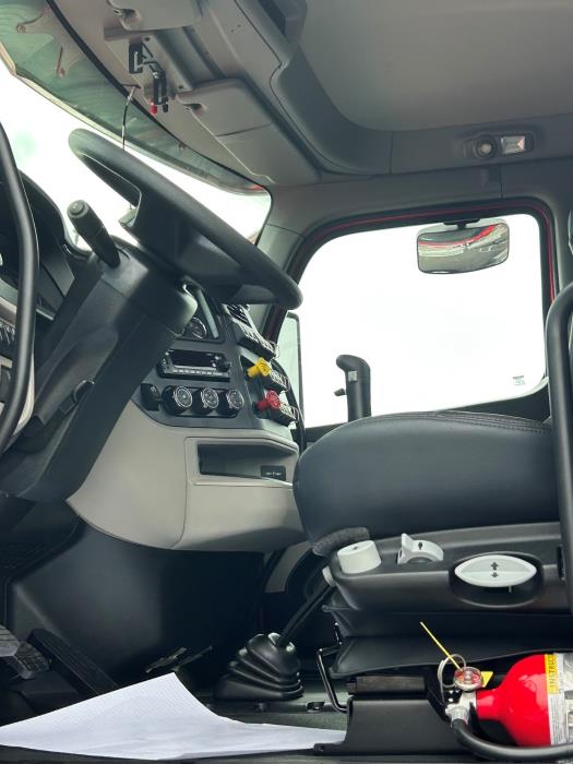 2027 Peterbilt 589-2