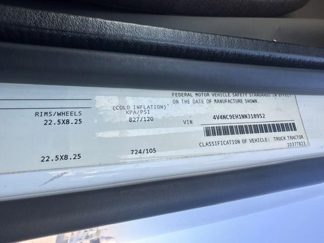 2022 Volvo VNL64T760-7