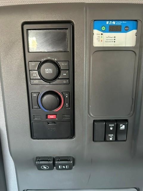 2022 Volvo VNL64T760-11