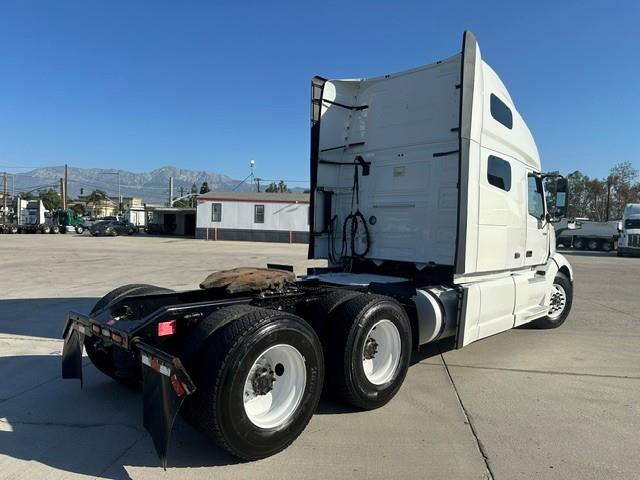 2022 Volvo VNL64T760-12