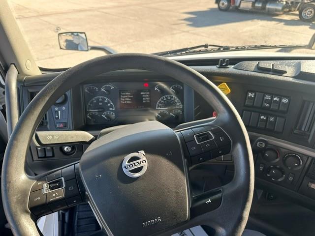 2022 Volvo VNL64T760-15