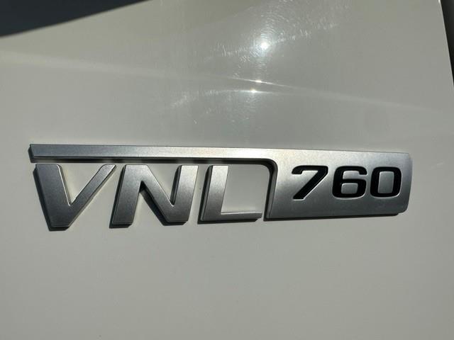2022 Volvo VNL64T760-16