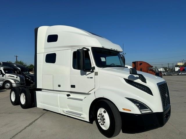 2022 Volvo VNL64T760-19