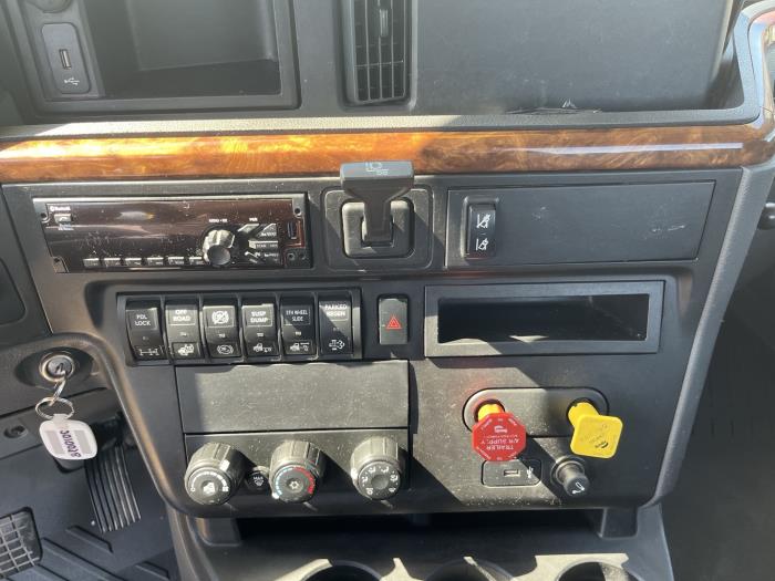 2021 International LT625-14