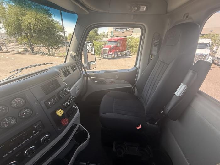 2023 Peterbilt 579-13