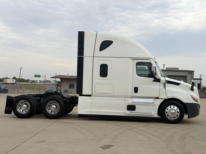 2023 Freightliner Cascadia-3