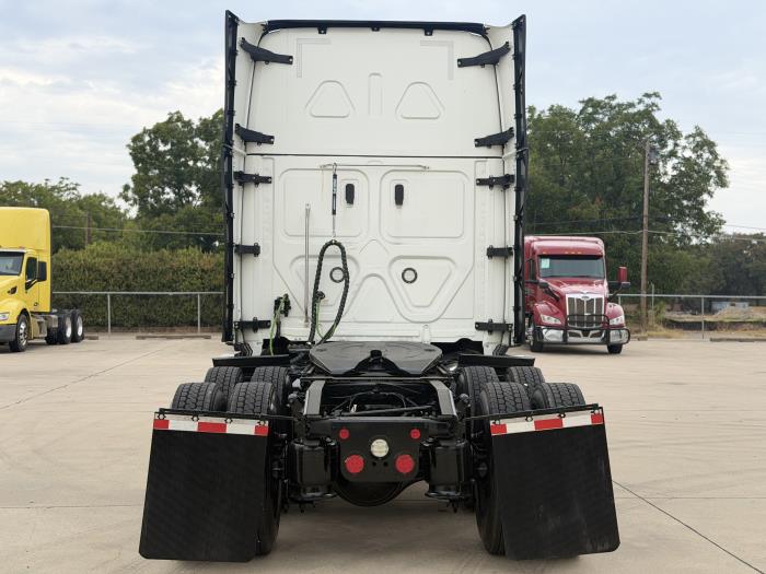 2023 Freightliner Cascadia-5
