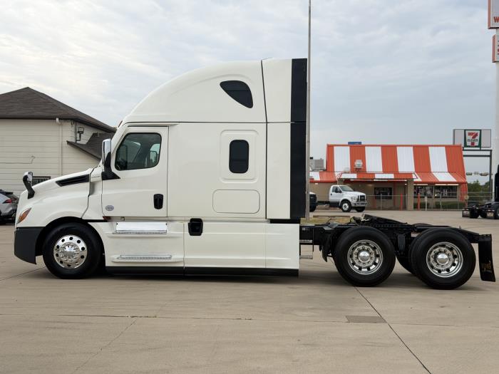 2023 Freightliner Cascadia-7