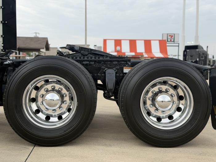 2023 Freightliner Cascadia-9