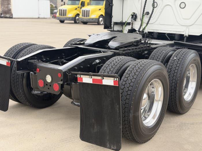 2023 Freightliner Cascadia-10