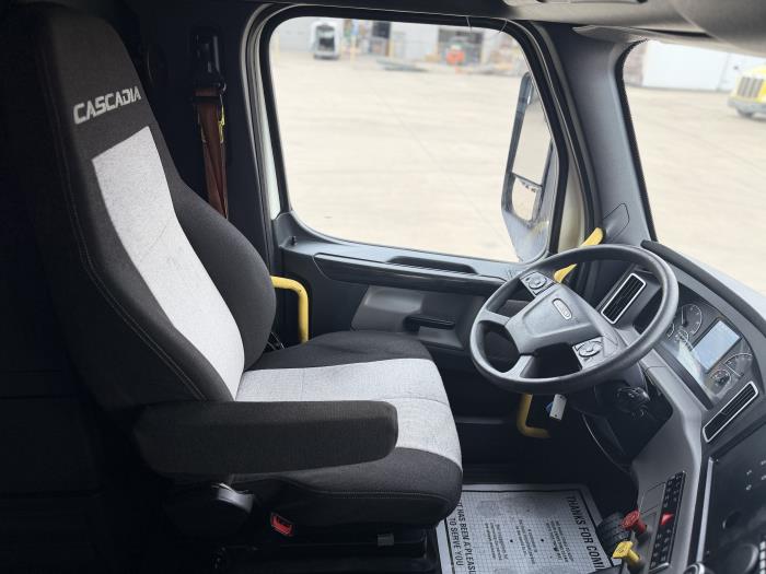2023 Freightliner Cascadia-19