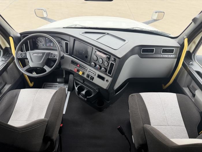 2023 Freightliner Cascadia-22