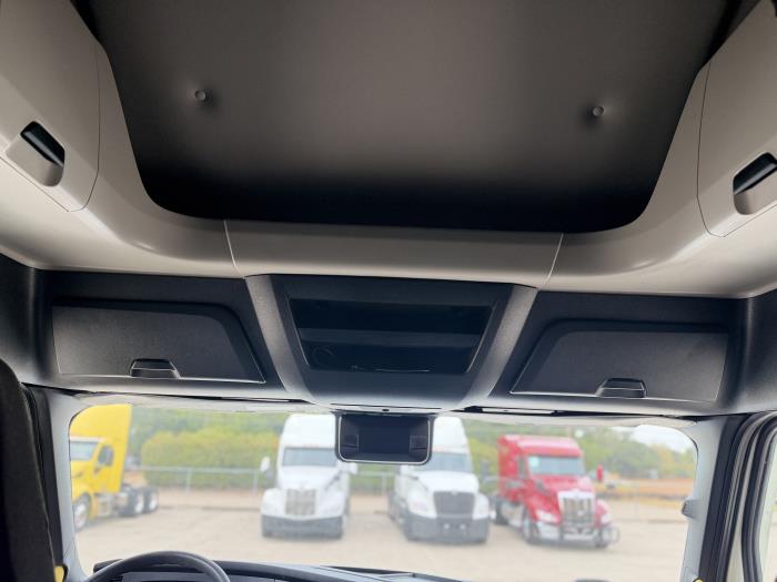 2023 Freightliner Cascadia-23