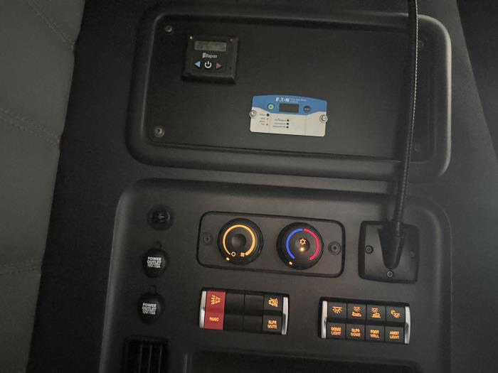2023 Freightliner Cascadia-25