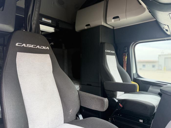 2023 Freightliner Cascadia-26