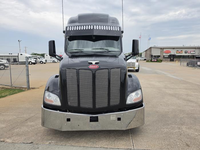 2021 Peterbilt 579-8