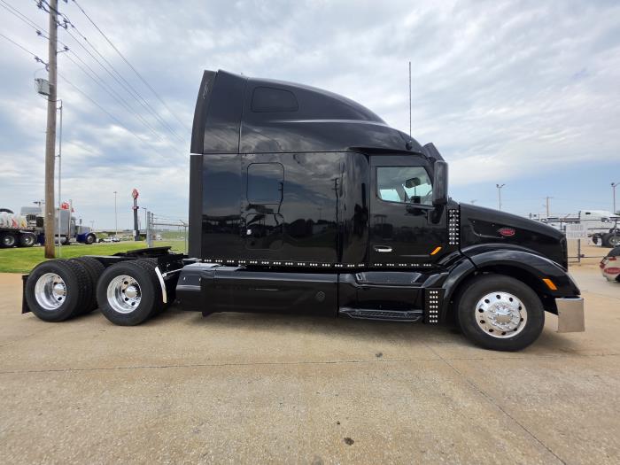 2021 Peterbilt 579-6