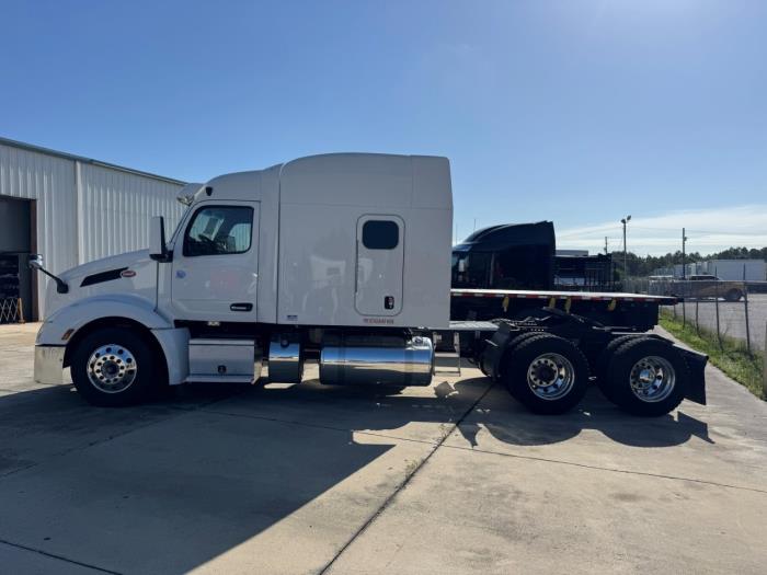 2022 Peterbilt 579-8